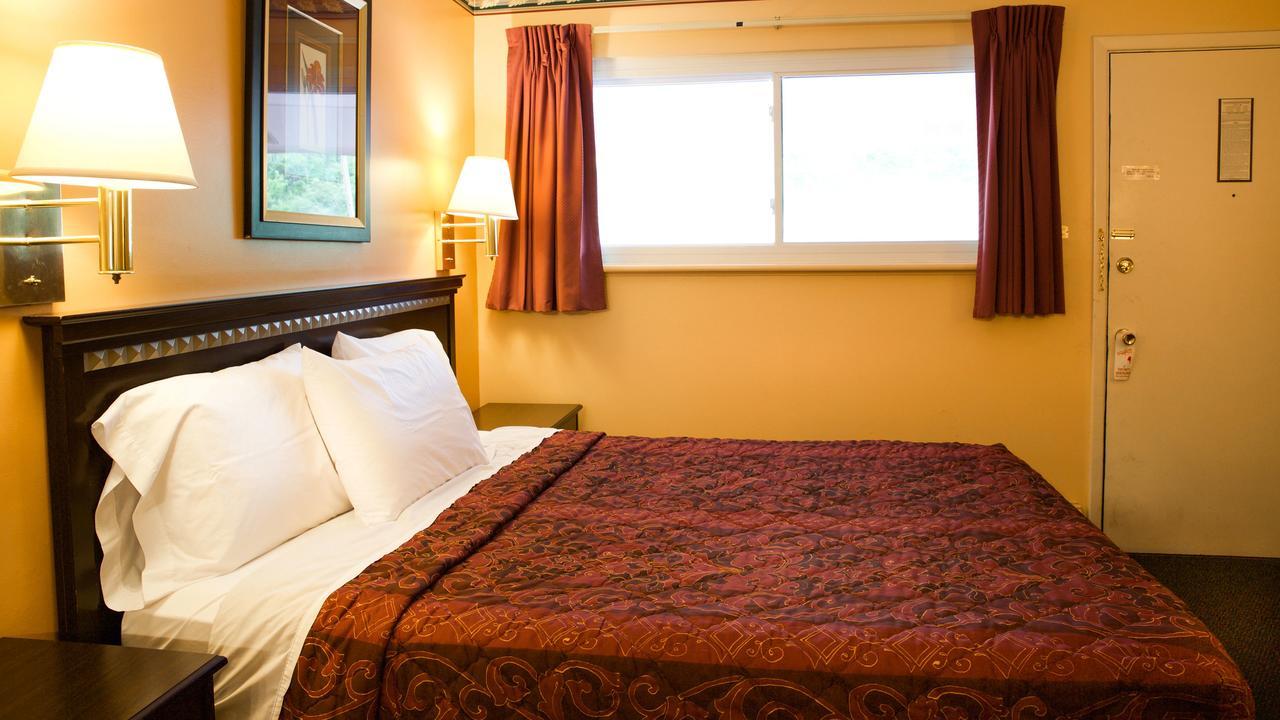 Hometown Inn Athens Exterior foto